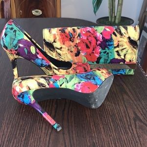 Steve Madden floral pumps and clutch